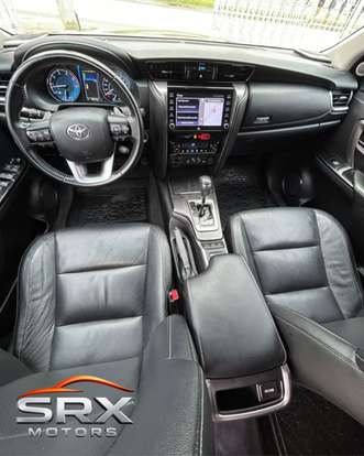 TOYOTA-HILUX-2021