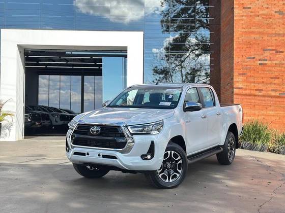 TOYOTA HILUX 2.8 D-4D TURBO DIESEL CD SRX 4X4 AUTOMÁTICO