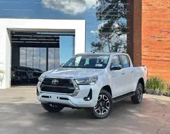 TOYOTA HILUX 2.8 D-4D TURBO DIESEL CD SRX 4X4 AUTOMÁTICO TOYOTA HILUX 2.8 D-4D TURBO DIESEL CD SRX 4X4 AUTOMÁTICO