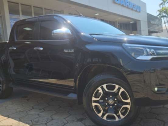 TOYOTA-HILUX-2.8 D-4D TURBO DIESEL CD SRX 4X4 AUTOMÁTICO TOYOTA-HILUX-2025