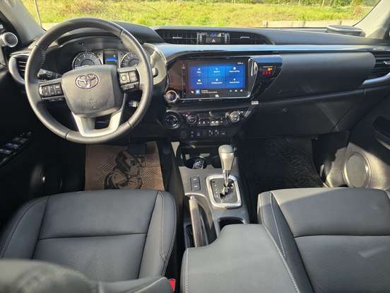 TOYOTA-HILUX-2.8 D-4D TURBO DIESEL CD SRX 4X4 AUTOMÁTICO TOYOTA-HILUX-2025