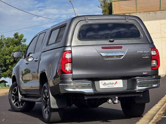 TOYOTA-HILUX-2025