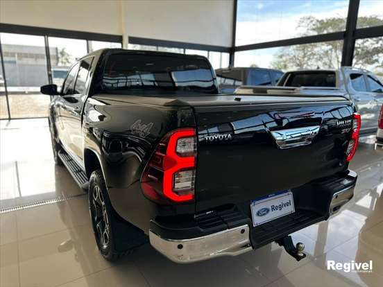 TOYOTA-HILUX-2.8 D-4D TURBO DIESEL CD SRX LIMITED 4X4 AUTOMÁTICO TOYOTA-HILUX-2022