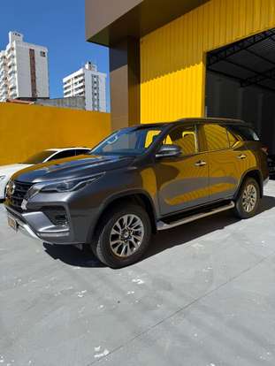 TOYOTA-HILUX-2023