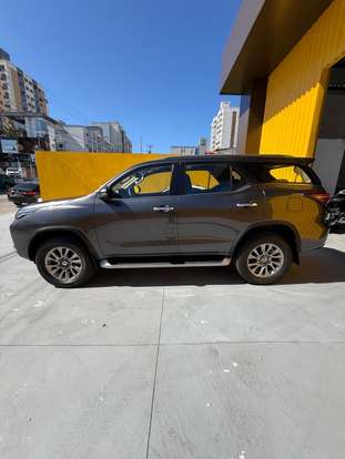 TOYOTA-HILUX-2023