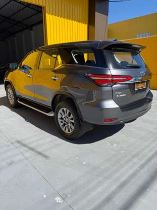 TOYOTA-HILUX-2023