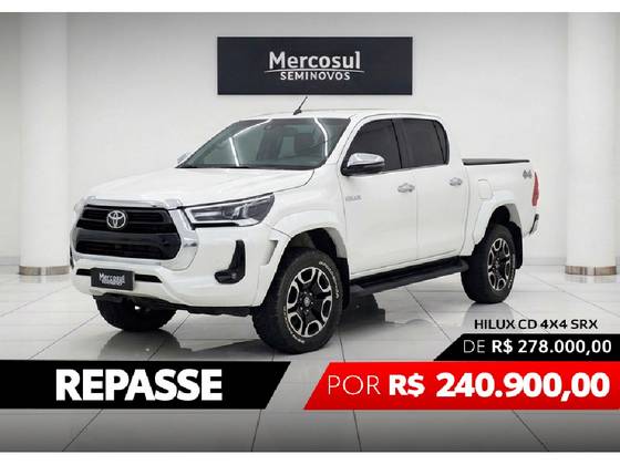 TOYOTA HILUX 2.8 D-4D TURBO DIESEL CD SRX PLUS 4X4 AUTOMÁTICO