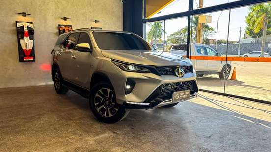 TOYOTA-HILUX-2025