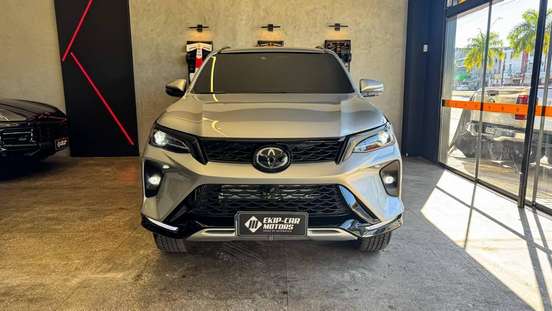 TOYOTA-HILUX-2025