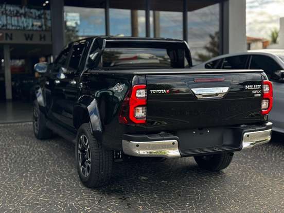 TOYOTA-HILUX-2.8 D-4D TURBO DIESEL CD SRX PLUS 4X4 AUTOMÁTICO TOYOTA-HILUX-2026