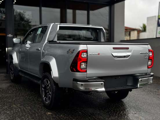 TOYOTA-HILUX-2.8 D-4D TURBO DIESEL CD SRX PLUS 4X4 AUTOMÁTICO TOYOTA-HILUX-2026