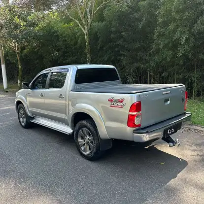 TOYOTA-HILUX-2015