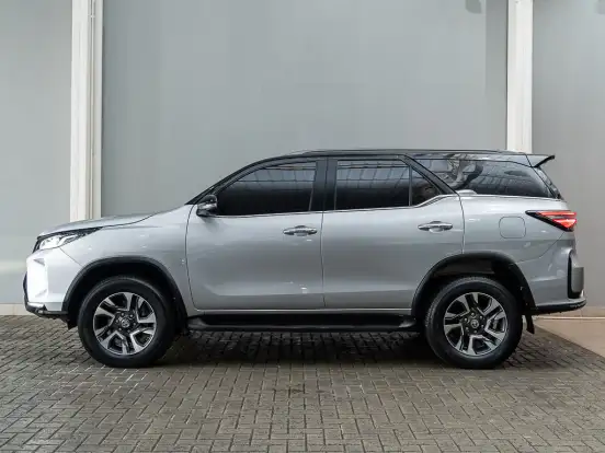 TOYOTA-HILUX SW4-2022