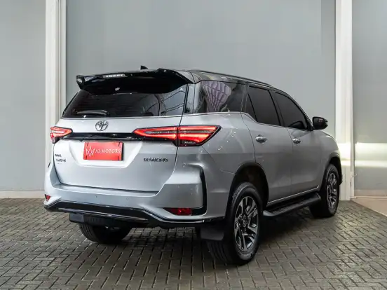TOYOTA-HILUX SW4-2022