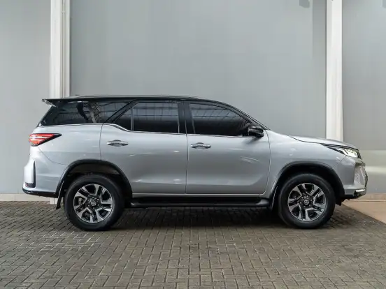 TOYOTA-HILUX SW4-2022