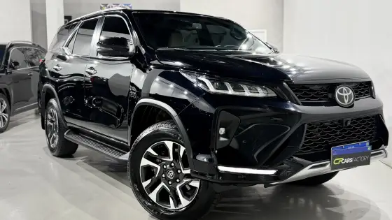 TOYOTA HILUX SW4 2.8 D-4D TURBO DIESEL DIAMOND 7L 4X4 AUTOMÁTICO