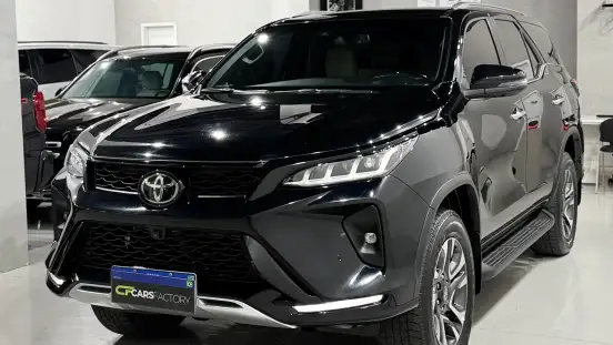 TOYOTA-HILUX SW4-2024