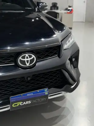 TOYOTA-HILUX SW4-2024