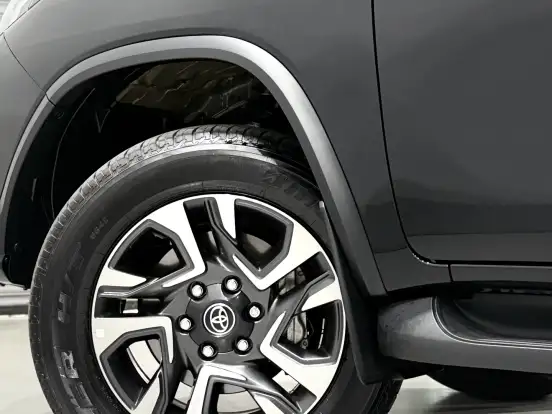 TOYOTA-HILUX SW4-2.8 D-4D TURBO DIESEL DIAMOND 7L 4X4 AUTOMÁTICO TOYOTA-HILUX SW4-2024