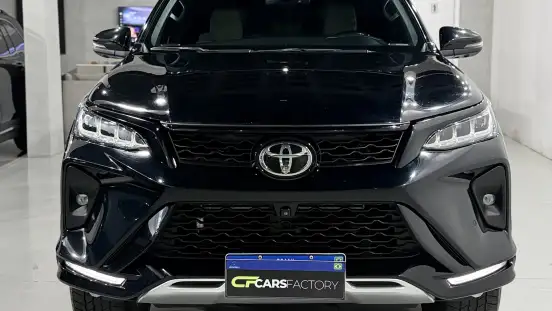 TOYOTA-HILUX SW4-2024