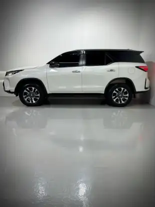 TOYOTA-HILUX SW4-2022