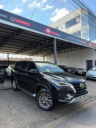 TOYOTA-HILUX SW4-2023