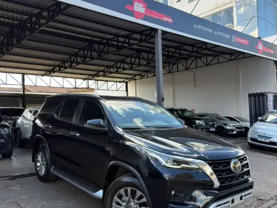 TOYOTA-HILUX SW4-2.8 D-4D TURBO DIESEL SRX 7L 4X4 AUTOMÁTICO TOYOTA-HILUX SW4-2023