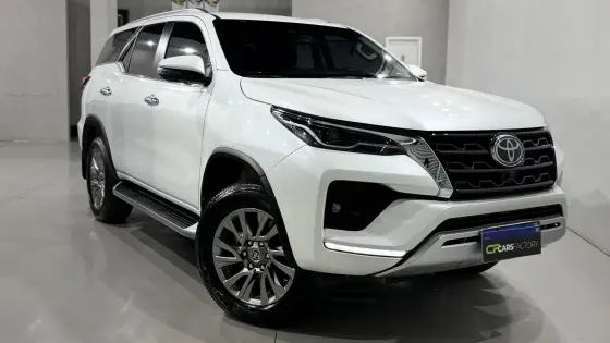 TOYOTA HILUX SW4 2.8 D-4D TURBO DIESEL SRX 7L 4X4 AUTOMÁTICO