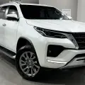 TOYOTA HILUX SW4 2.8 D-4D TURBO DIESEL SRX 7L 4X4 AUTOMÁTICO TOYOTA HILUX SW4 2.8 D-4D TURBO DIESEL SRX 7L 4X4 AUTOMÁTICO