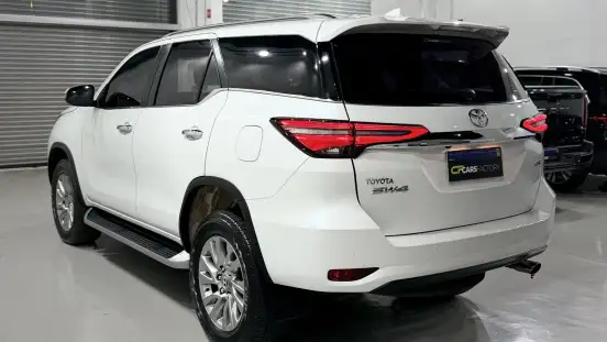 TOYOTA-HILUX SW4-2023