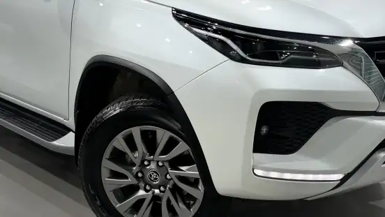 TOYOTA-HILUX SW4-2023