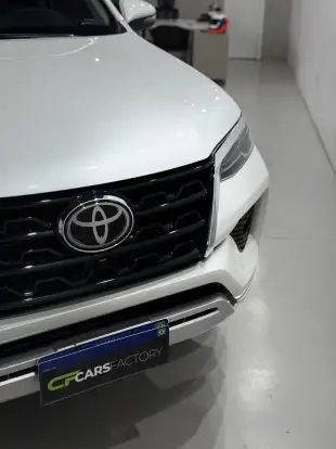 TOYOTA-HILUX SW4-2023