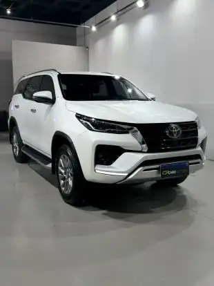 TOYOTA-HILUX SW4-2023