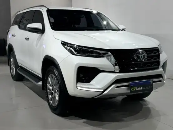 TOYOTA-HILUX SW4-2.8 D-4D TURBO DIESEL SRX 7L 4X4 AUTOMÁTICO TOYOTA-HILUX SW4-2023