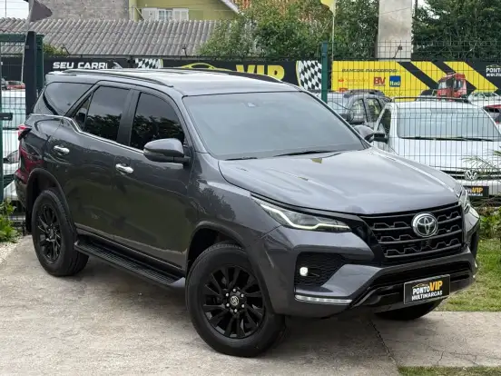 TOYOTA-HILUX SW4-2024