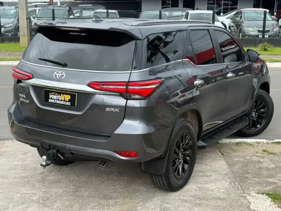 TOYOTA-HILUX SW4-2024