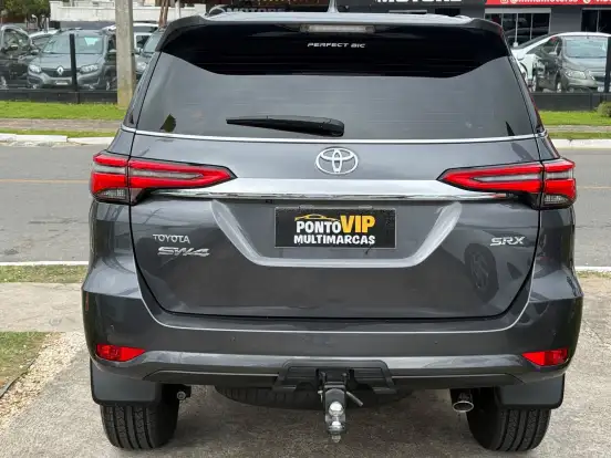 TOYOTA-HILUX SW4-2024