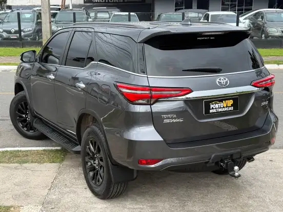 TOYOTA-HILUX SW4-2024