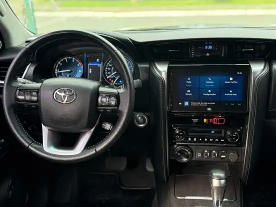 TOYOTA-HILUX SW4-2024