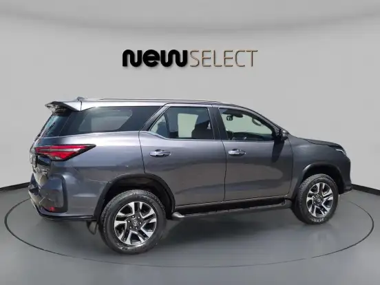 TOYOTA-HILUX SW4-2024