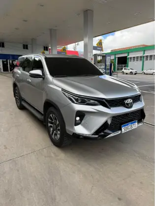 TOYOTA HILUX SW4 2.8 D-4D TURBO DIESEL SRX PLATINUM 7L 4X4 AUTOMÁTICO