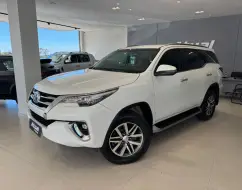 TOYOTA HILUX SW4 2.8 SRX 4X4 16V TURBO INTERCOOLER DIESEL 4P AUTOMÁTICO TOYOTA HILUX SW4 2.8 SRX 4X4 16V TURBO INTERCOOLER DIESEL 4P AUTOMÁTICO
