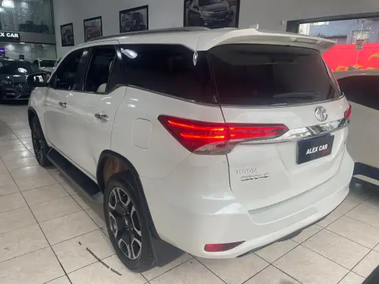 TOYOTA-HILUX SW4-2016