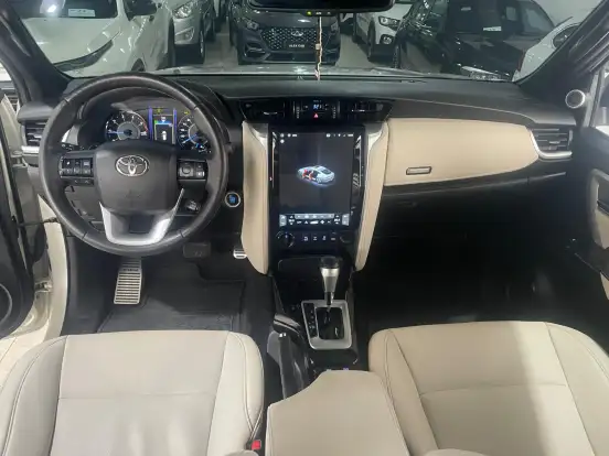 TOYOTA-HILUX SW4-2016