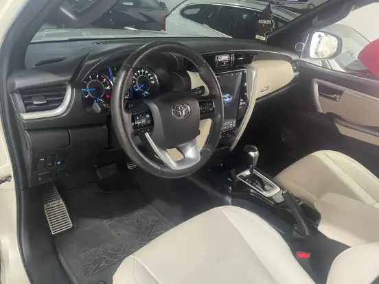TOYOTA-HILUX SW4-2016