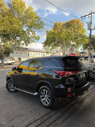 TOYOTA-HILUX SW4-2.8 SRX 4X4 7 LUGARES 16V TURBO INTERCOOLER DIESEL 4P AUTOMÁTICO TOYOTA-HILUX SW4-2016