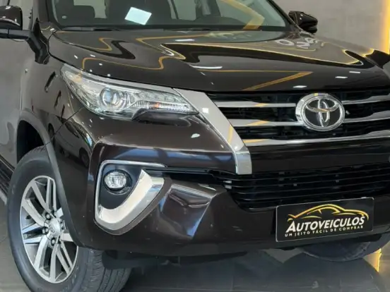 TOYOTA-HILUX SW4-2.8 SRX 4X4 7 LUGARES 16V TURBO INTERCOOLER DIESEL 4P AUTOMÁTICO TOYOTA-HILUX SW4-2019