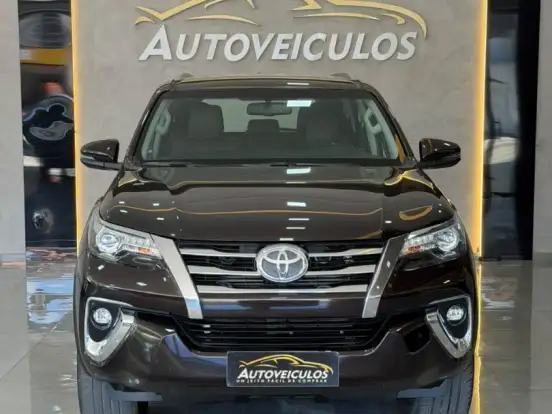 TOYOTA-HILUX SW4-2.8 SRX 4X4 7 LUGARES 16V TURBO INTERCOOLER DIESEL 4P AUTOMÁTICO TOYOTA-HILUX SW4-2019