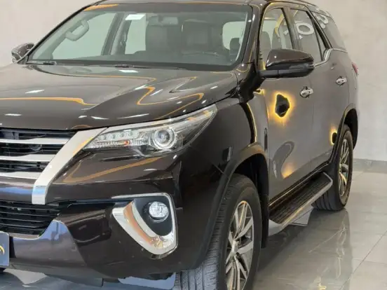 TOYOTA-HILUX SW4-2.8 SRX 4X4 7 LUGARES 16V TURBO INTERCOOLER DIESEL 4P AUTOMÁTICO TOYOTA-HILUX SW4-2019