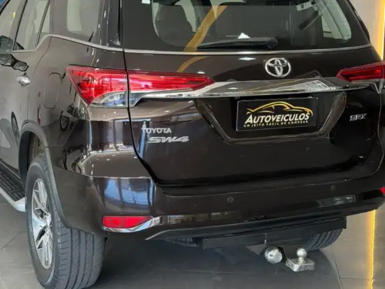 TOYOTA-HILUX SW4-2.8 SRX 4X4 7 LUGARES 16V TURBO INTERCOOLER DIESEL 4P AUTOMÁTICO TOYOTA-HILUX SW4-2019